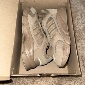 Men's Neutral-Tone Athletic Sneakers - Cloudfoam Comfort Men’s 9/Women’s 10.5